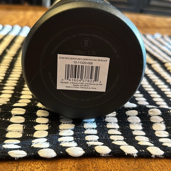 STANLEY ICEFLOW BOTTLE WITH CAP AND CARRY LID 50 OZ - Picture 6 of 8